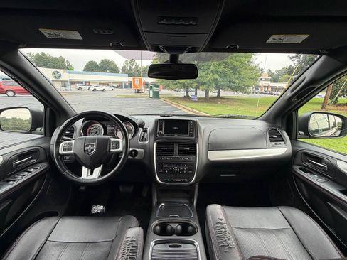 Used 2018 Dodge Grand Caravan GT FWD image 17