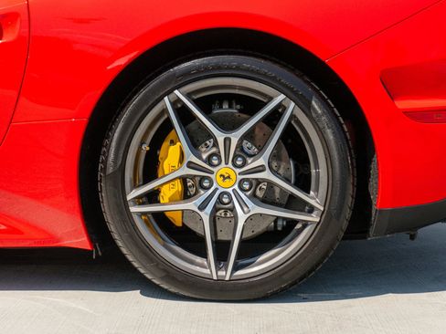 Used 2017 Ferrari California T RWD image 20