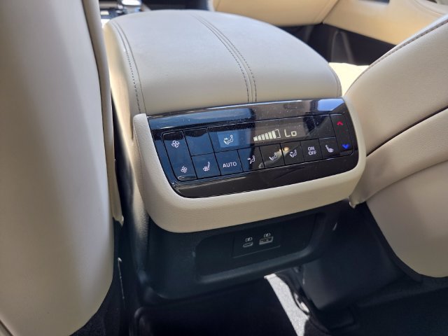 Used 2025 INFINITI QX60 Luxe w/ Vision Package FWD image 17