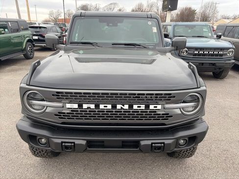 New 2025 Ford Bronco Badlands image 9