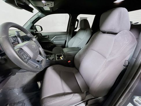 Certified 2025 Toyota Tacoma SR5 AWD/4WD image 19