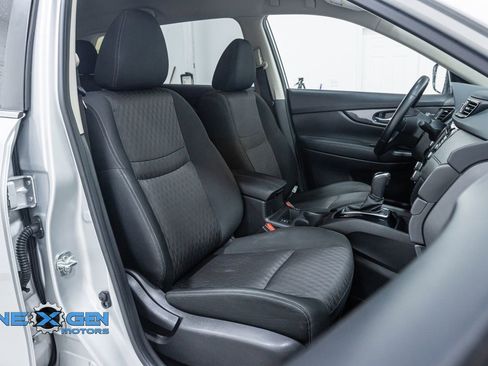 Used 2020 Nissan Rogue SV image 40