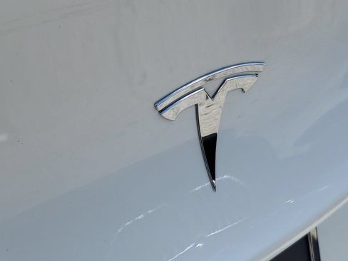 Used 2023 Tesla Model Y 2WD image 6