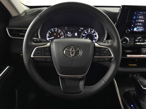 Used 2025 Toyota Highlander XLE image 20