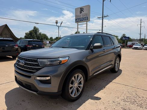 Used 2021 Ford Explorer XLT w/ Equipment Group 202A AWD/4WD image 2