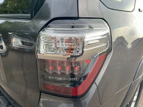 Used 2021 Toyota 4Runner SR5 Premium w/ Moonroof Package AWD/4WD image 12