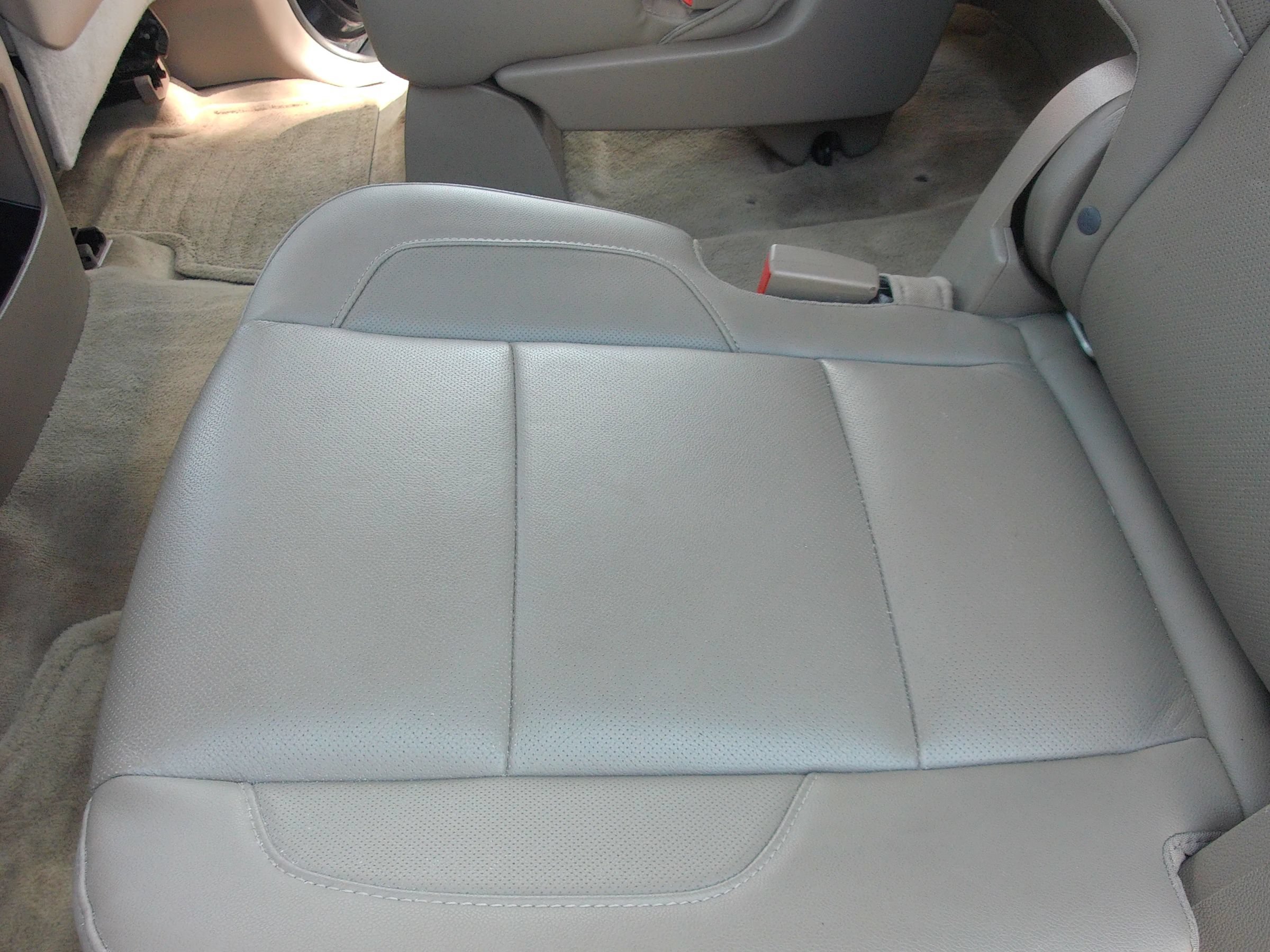 Used 2015 Chevrolet Suburban LTZ RWD image 32