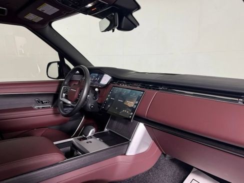 Used 2025 Land Rover Range Rover Autobiography AWD/4WD image 18