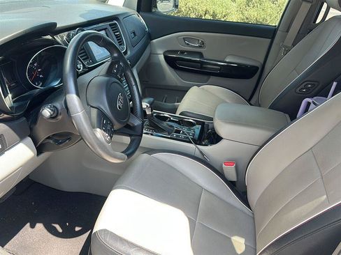 Used 2019 Kia Sedona SX FWD image 4