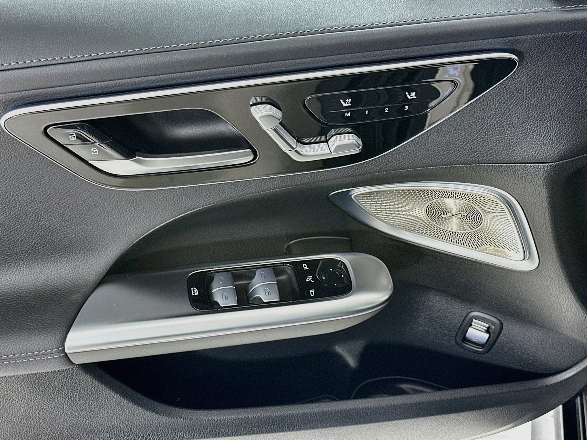 Used 2025 Mercedes-Benz C 300 Sedan image 19