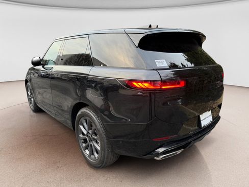 New 2026 Land Rover Range Rover Sport Dynamic SE image 3