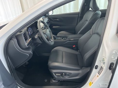 Used 2025 Toyota Crown Signia XLE image 3