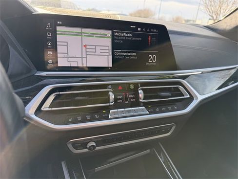 Used 2022 BMW X7 M50i w/ Cold Weather Package image 30