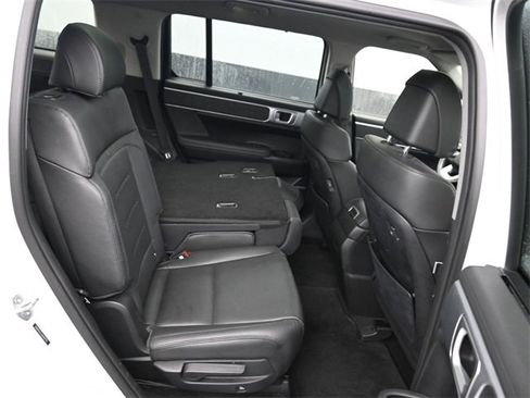 Used 2024 Hyundai Santa Fe Limited image 9