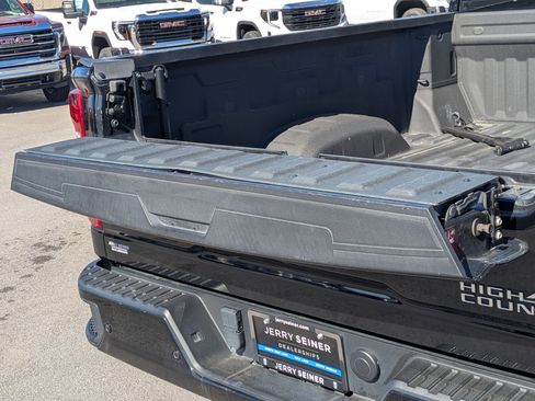 Certified 2022 Chevrolet Silverado 3500 High Country w/ Z71 Off-Road Package image 32