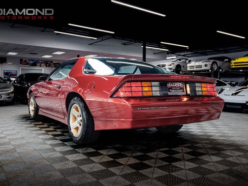 Used 1989 Chevrolet Camaro IROC-Z RWD image 2