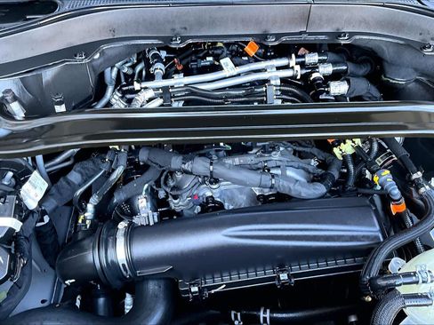 Used 2025 Ford Explorer ST-Line w/ Premium Package image 33