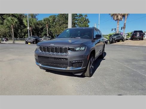 New 2025 Jeep Grand Cherokee L Limited w/ Luxury Tech Group II image 30
