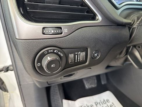 Used 2020 Jeep Cherokee Limited image 19
