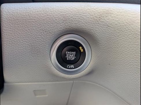 Used 2024 Chrysler Pacifica Select image 12