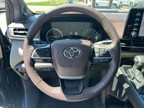 Used 2024 Toyota Sienna Platinum AWD/4WD image 23