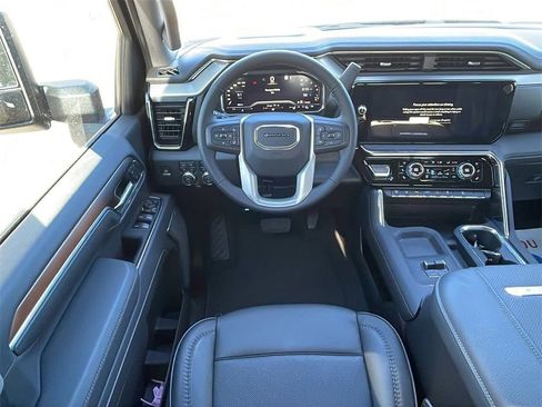 New 2025 GMC Sierra 2500 Denali w/ Denali Reserve Package image 13