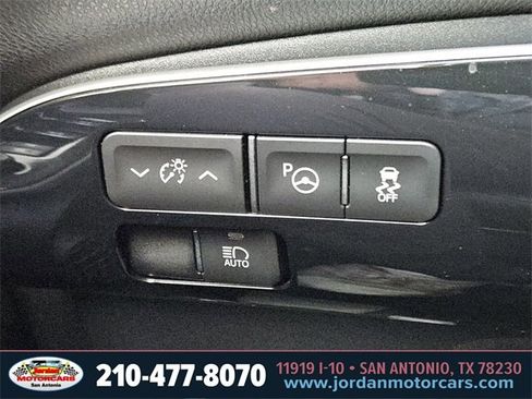 Used 2018 Toyota Prius Three image 23