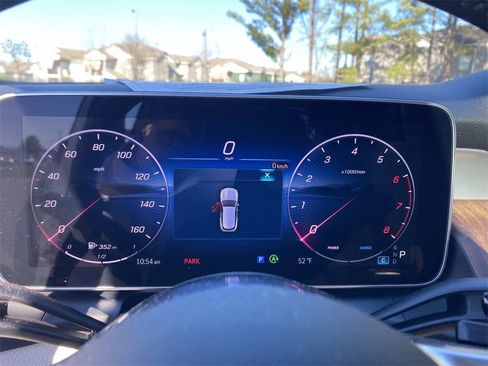 Used 2025 Mercedes-Benz GLC 300 image 17