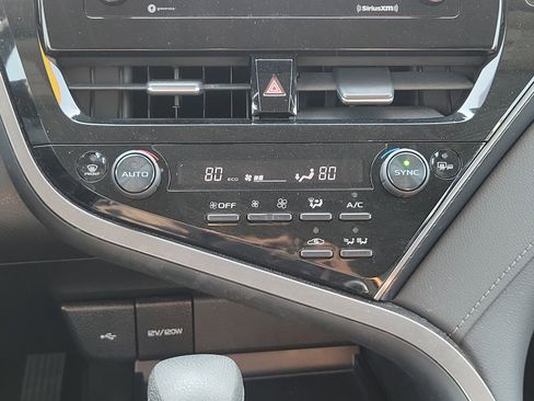 Used 2021 Toyota Camry LE image 28