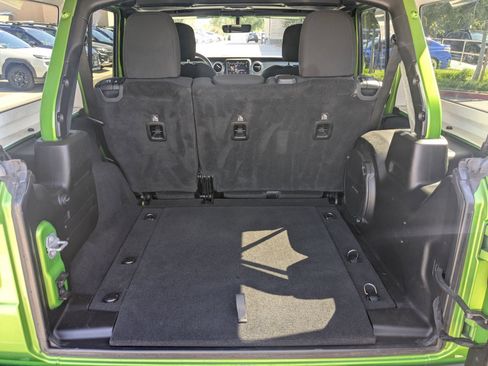 Used 2019 Jeep Wrangler Unlimited Sahara w/ Uconnect 4C Nav & Sound Group AWD/4WD image 26