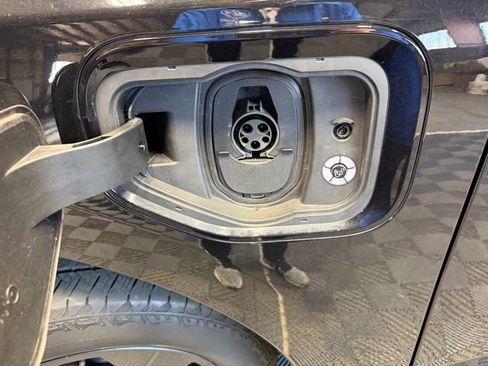 Used 2023 Ford F150 Lightning Lariat image 23