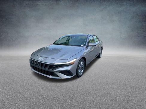 Used 2025 Hyundai Elantra Blue image 8