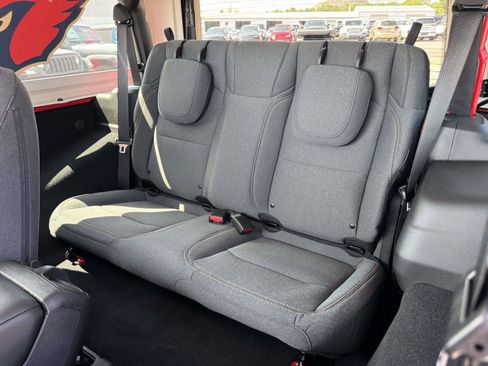 Used 2025 Jeep Wrangler Sport AWD/4WD image 19