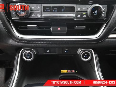 Used 2024 Toyota Grand Highlander AWD image 25