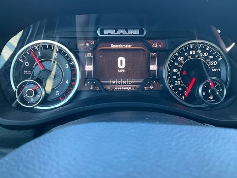 Used 2022 RAM 3500 Big Horn w/ Level C Equiment Group image 18