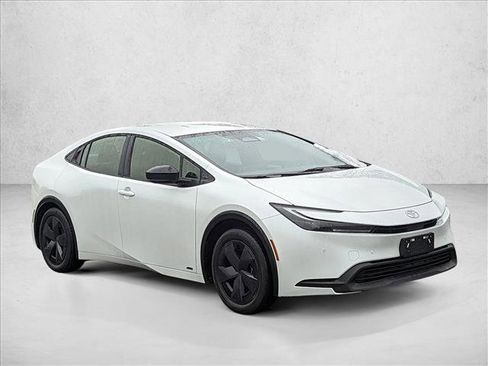 Certified 2023 Toyota Prius LE image 3