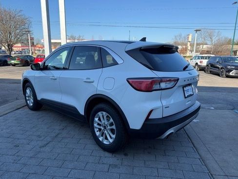 Used 2020 Ford Escape SE image 4