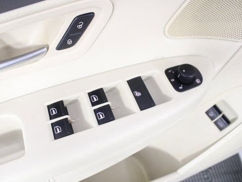 Used 2010 Volkswagen Eos Komfort image 13