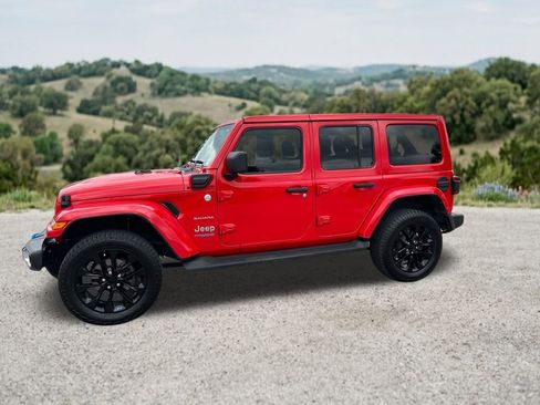 Used 2022 Jeep Wrangler Unlimited Sahara w/ Cold Weather Group AWD/4WD image 4
