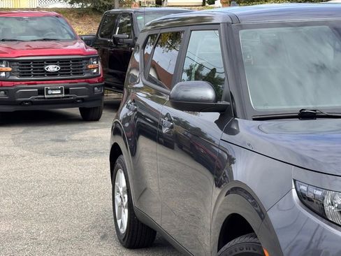 Used 2023 Kia Soul LX w/ Option Group 015 FWD image 5