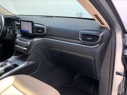 Used 2020 Ford Explorer XLT w/ Equipment Group 202A AWD/4WD image 23
