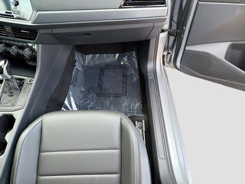 Used 2024 Volkswagen Jetta SE image 17