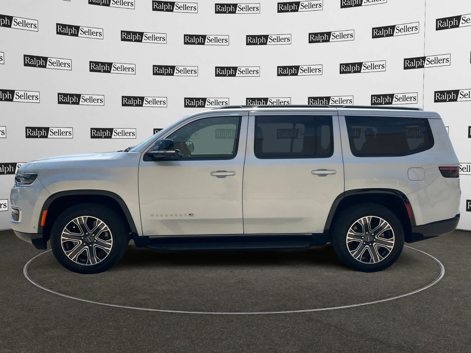 Used 2025 Jeep Wagoneer Series II AWD/4WD image 3