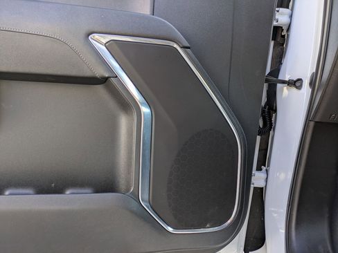 Used 2023 GMC Sierra 1500 SLE image 16