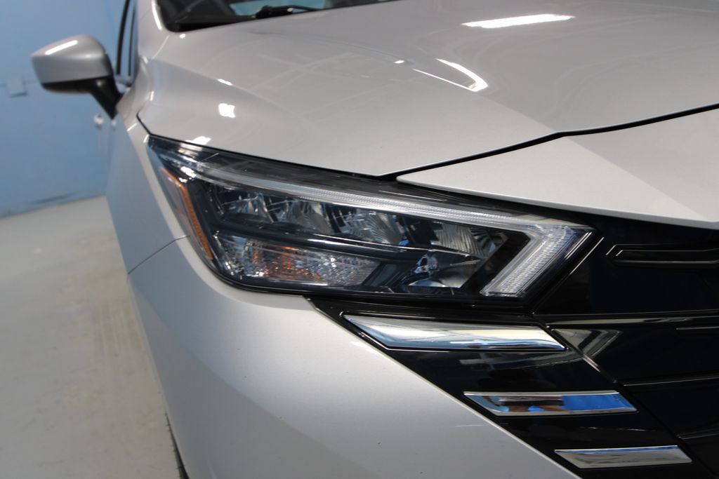 Used 2025 Nissan Versa SV FWD image 32