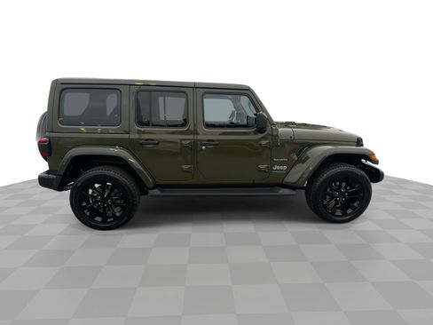 Used 2021 Jeep Wrangler Unlimited Sahara w/ Cold Weather Group image 9