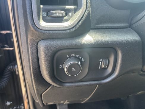 Used 2024 RAM 3500 Tradesman w/ Chrome Appearance Group AWD/4WD image 19