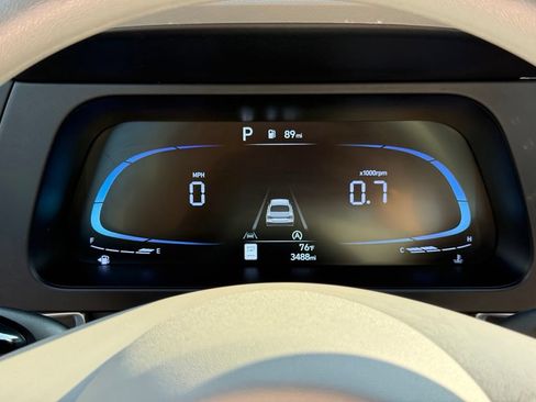 Certified 2025 Hyundai Elantra SE FWD image 12