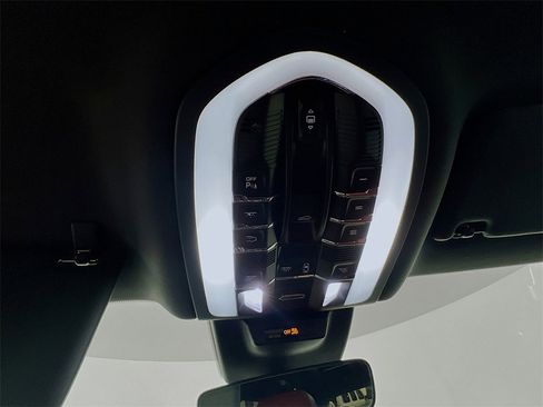 New 2026 Porsche Macan Base image 14