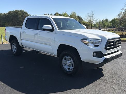 Used 2022 Toyota Tacoma SR5 image 2